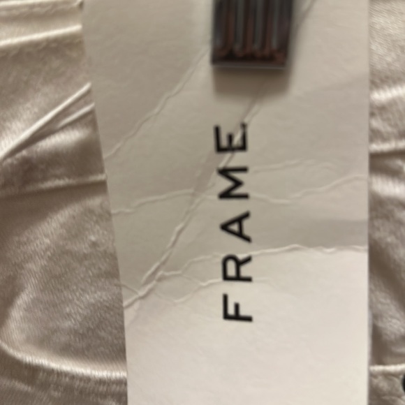 FRAME women’s LE SIMONE SHORT RAW RUMPLED BLANC GRIND - Picture 16 of 16